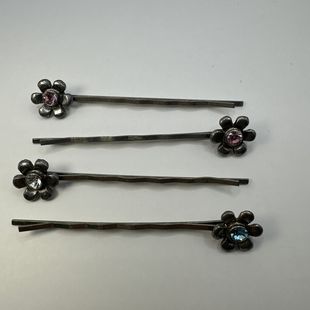 Vintage Y2K Flower Bobby Pins accented with central rhinestone